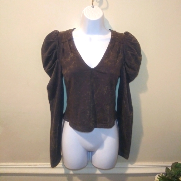 3/$18 Kendall+Kylie Distressed Gray & Yellow Puffed Sleeve Top - Picture 3 of 12